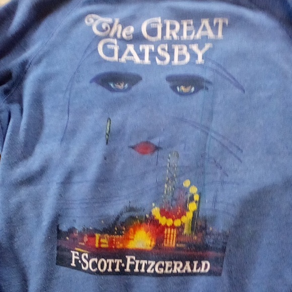 The Great Gatsby large sweatshirt good condition some piling & crackling F. Scot - Picture 3 of 6